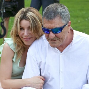 Exclusif - Jean-Marie Bigard et sa femme Lola Marois - Tournage du film "Vive la crise" à Paris. Sortie prévue janvier 2017. © Daniel Angeli / Bestimage