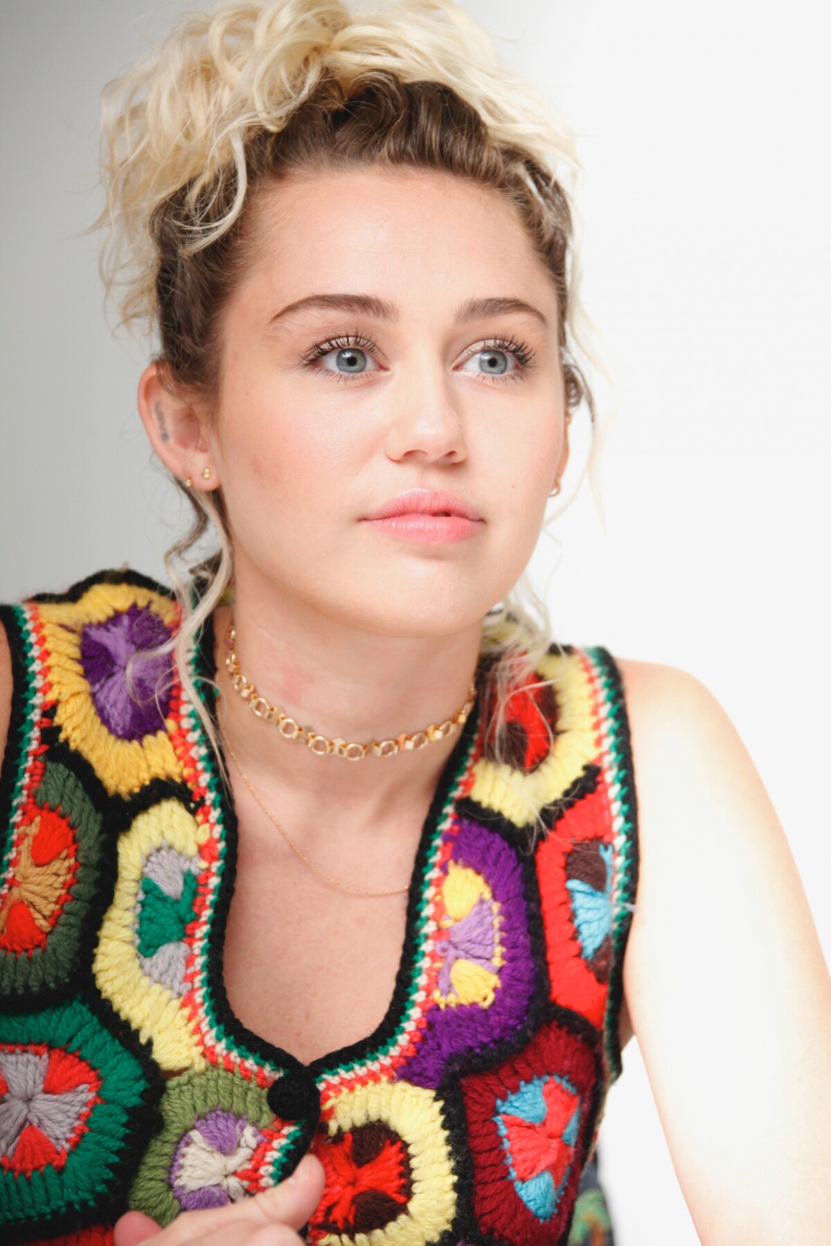 Photo : Miley Cyrus En Conférence De Presse Pour La Série Tv "Crisis In ...