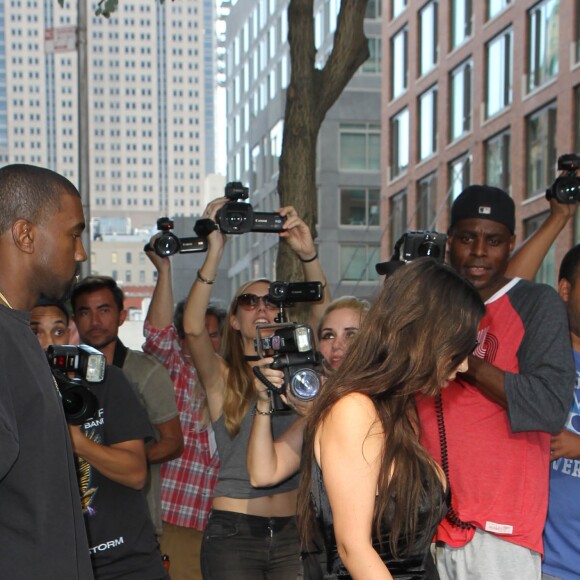Kanye West et Kim Kardashian quittent leur appartement Airbnb à New York, le 14 septembre 2016.