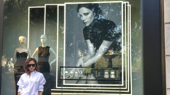 Victoria Beckham icône mode adulée : La polémique est oubliée