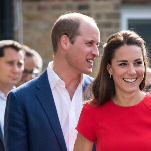 Kate Middleton, duchesse de Cambridge, lors de la visite d'un centre de soutien téléphonique, à Londres le 25 août 2016.