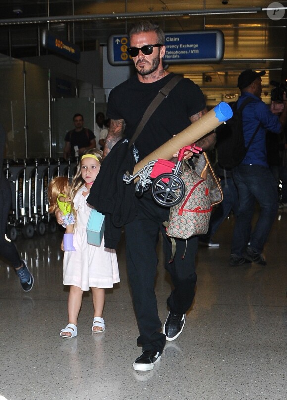 La famille Beckham arrive à l'aéroport de LAX à Los Angeles. Le 29 août 2016.