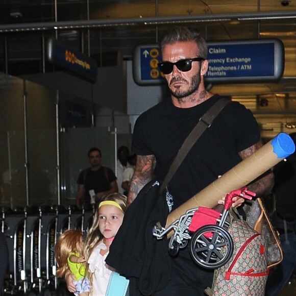 La famille Beckham arrive à l'aéroport de LAX à Los Angeles. Le 29 août 2016.