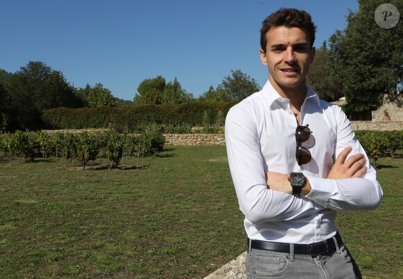 Jules Bianchi - À l'invitation de l'Hostellerie de l'abbaye de La Celle et des Coteaux varois en Provence, Alain Ducasse et Jules Bianchi, pilote de F1, ont vendangé quelques grappes de grenache à l'occasion des vendanges du vignoble conservatoire des coteaux varois au Clos de l'abbaye de la Celle - 26 septembre 2014