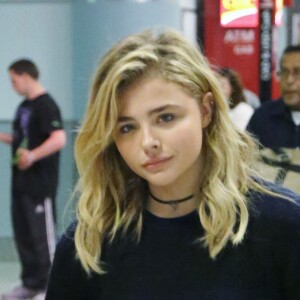 Chloë Grace Moretz arrive à l'aéroport international de Toronto. Canada, le 15 septembre 2016.