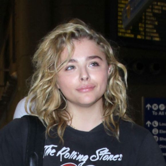 Chloë Grace Moretz arrive à l'aéroport de LAX à Los Angeles pour prendre l’avion, le 31 août 2016