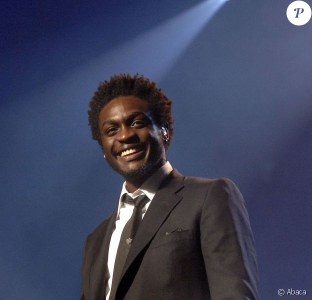 Le Chanteur Corneille Revient Avec Un Proces Pour Des Histoires De Gros Sous Purepeople