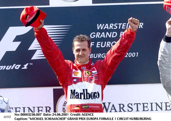 Michael Schumacher sur le podium du Grand Prix d'Europe 2001