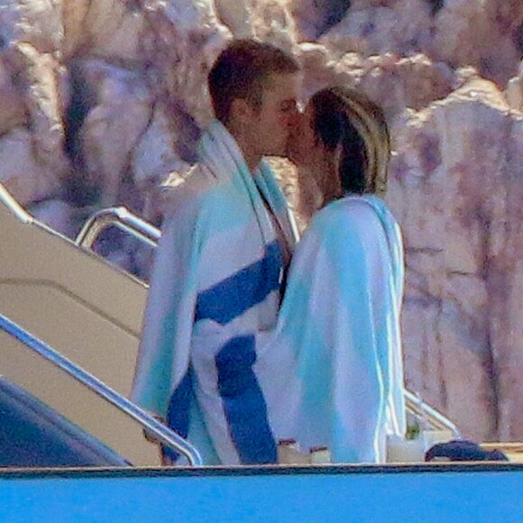 Exclusif - Justin Bieber et sa compagne Sofia Richie en vacances romantique sur un yacht à Los Cabos au Mexique le 28 août 2016