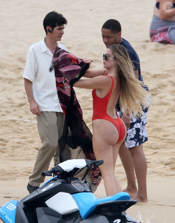 Exclusif - Khloe Kardashian en présence de son supposé nouveau compagnon star de la NBA Tristan Thompson font du jet ski à Cabo San Lucas le 3 septembre 2016.