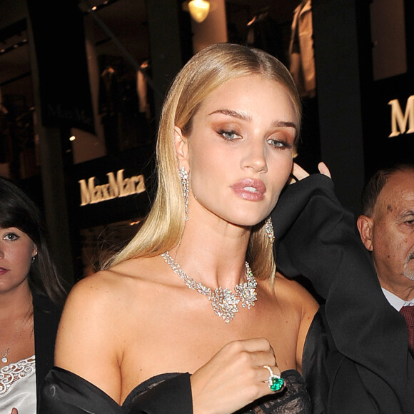Rosie Huntington-Whiteley à l'ouverture de la joaillerie Nirav Modi à Londres, Royaume Uni, le 19 septembre 2016.