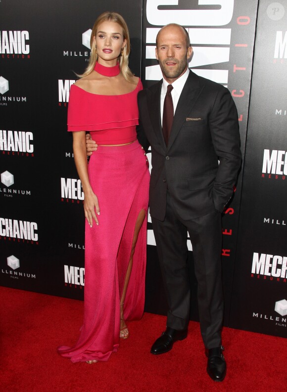 Rosie Huntington-Whiteley et son mari Jason Statham à la première de Mechanic: Resurrection aux cinémas The Arclight à Hollywood, le 22 août 2016