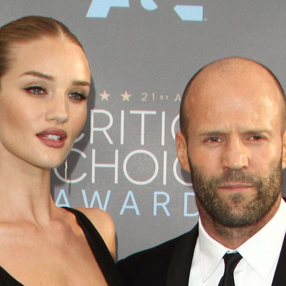 Rosie Huntington-Whiteley et son Fiancé Jason Statham lors du 21ème gala annuel des "Critics' choice Awards" à Santa Monica le 17 janvier 2016.
