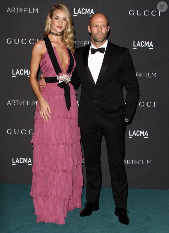 Jason Statham et sa compagne Rosie Huntington-Whiteley au Gala "The LACMA 2015 Art+Film" en l'honneur de James Turrell et Alejandro Inarritu à Los Angeles, le 7 novembre 2015.