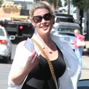 Katherine Heigl enceinte est allée déjeuner avec sa mère au restaurant Little Dom à Los Feliz, le 8 septembre 2016