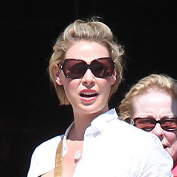 Katherine Heigl enceinte est allée déjeuner avec sa mère au restaurant Little Dom à Los Feliz, le 8 septembre 2016