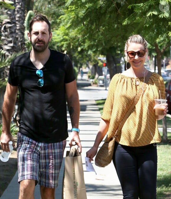 Katherine Heigl (enceinte) déjeune avec son mari Josh Kelley en terrasse à Los Feliz le 3 septembre 2016.
