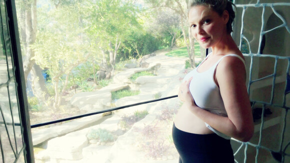Katherine Heigl enceinte : Le baby bump grandissant, elle partage ses conseils