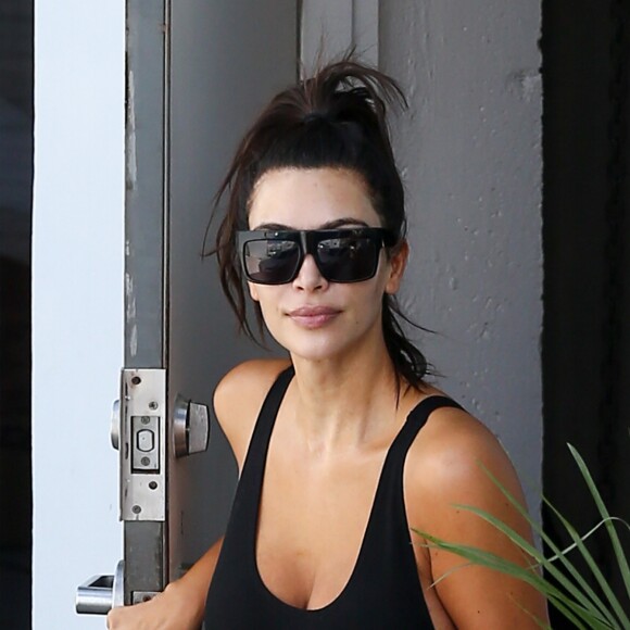 Exclusif - Kim Kardashian à la sortie d'un centre dermatologique à Miami, le 19 septembre 2016