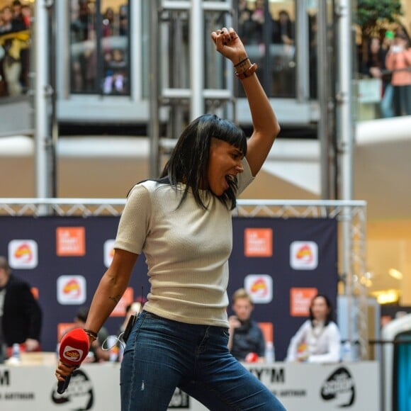 Shy'm lors d'une emission de Radio Scoop en direct du centre commercial La Part-Dieu a Lyon, France le 11 Novembre 2015. Photo Julien Reynaud/APS-Medias/ABACAPRESS.COM12/11/2015 - Lyon