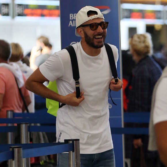 Semi-exclusif - No Web No Blog - Karim Benzema arrive a l'aéroport de LAX à Los Angeles, le 15 juin 2016, pour son vol retour vers la France après avoir passé des vacances avec son ami le joueur de football brésilien Neymar.15/06/2016 - Los Angeles