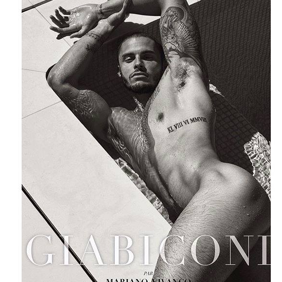 Couverture du calndrier 2017 de Baptiste Giabiconi