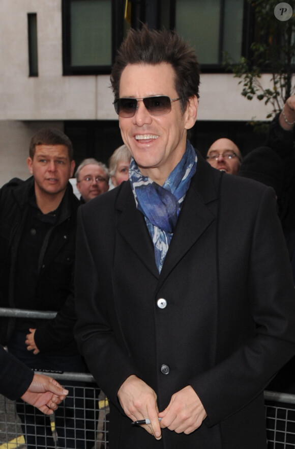 Jim Carrey arrive à la BBC Radio 2 à Londres, le 21 novembre 2014.