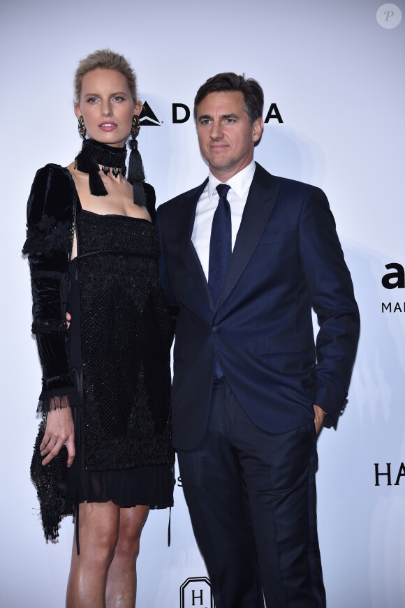 Karolína Kurková et son mari Archie Drury durant le photocall de la soirée AmfAR à Milan en Italie, le 24 septembre 2016