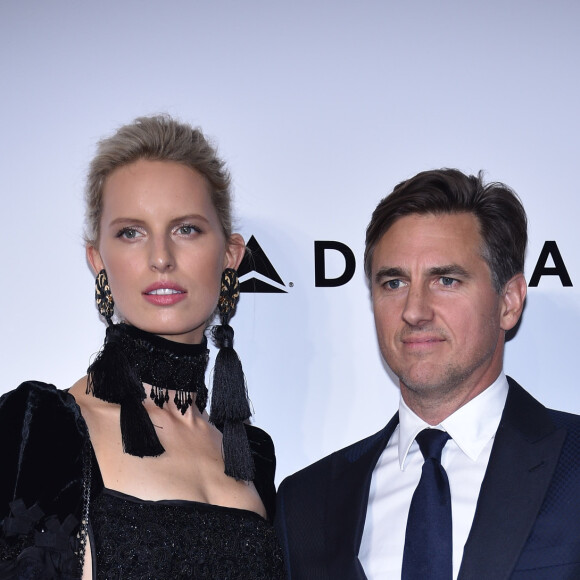 Karolína Kurková et son mari Archie Drury durant le photocall de la soirée AmfAR à Milan en Italie, le 24 septembre 2016