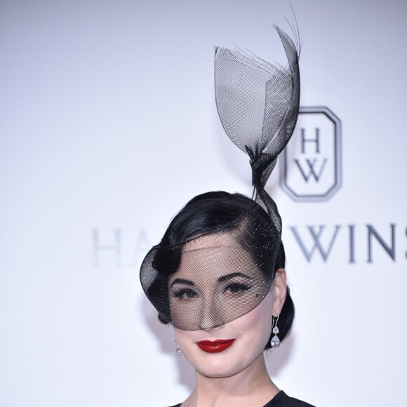 Dita von Teese durant le photocall de la soirée AmfAR à Milan en Italie, le 24 septembre 2016