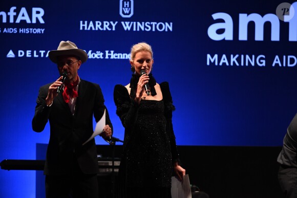 Andy Boose et Karolína Kurková lors de la vente aux enchères de l'AmfAR à Milan en Italie, le 24 septembre 2016