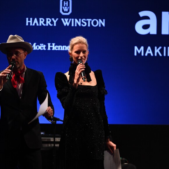 Andy Boose et Karolína Kurková lors de la vente aux enchères de l'AmfAR à Milan en Italie, le 24 septembre 2016