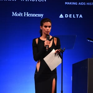 Sara Sampaio lors de la vente aux enchères de l'AmfAR à Milan en Italie, le 24 septembre 2016