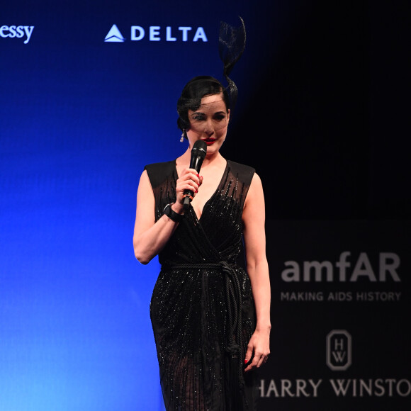 Dita Von Teese lors de la vente aux enchères de l'AmfAR à Milan en Italie, le 24 septembre 2016