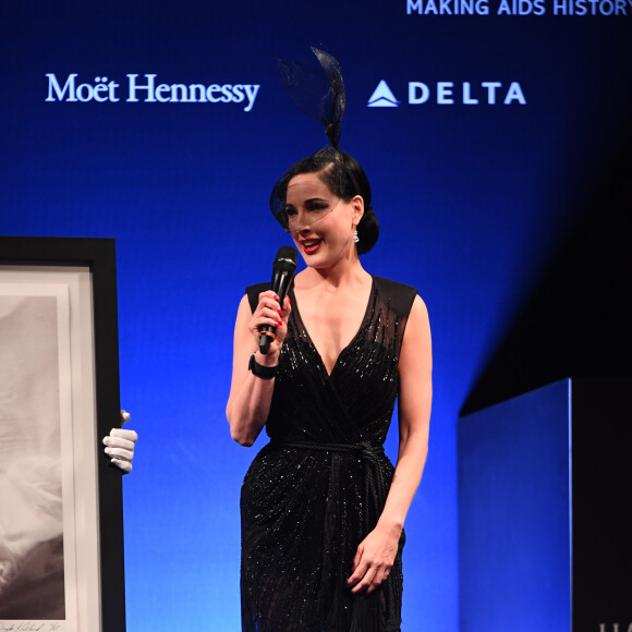 Dita Von Teese lors de la vente aux enchères de l'AmfAR à Milan en Italie, le 24 septembre 2016