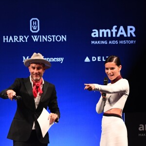 Andy Boose et Adriana Lima lors de la vente aux enchères de l'AmfAR à Milan en Italie, le 24 septembre 2016