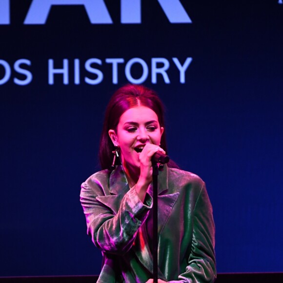 Charli XCX lors de la vente aux enchères de l'AmfAR à Milan en Italie, le 24 septembre 2016