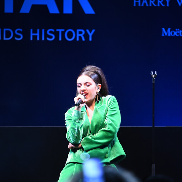 Charli XCX lors de la vente aux enchères de l'AmfAR à Milan en Italie, le 24 septembre 2016