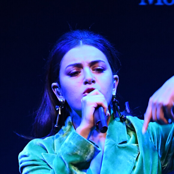Charli XCX lors de la vente aux enchères de l'AmfAR à Milan en Italie, le 24 septembre 2016