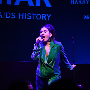 Charli XCX lors de la vente aux enchères de l'AmfAR à Milan en Italie, le 24 septembre 2016