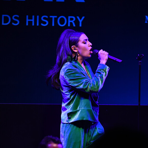 Charli XCX lors de la vente aux enchères de l'AmfAR à Milan en Italie, le 24 septembre 2016