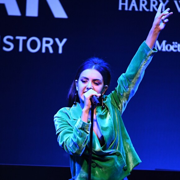 Charli XCX lors de la vente aux enchères de l'AmfAR à Milan en Italie, le 24 septembre 2016