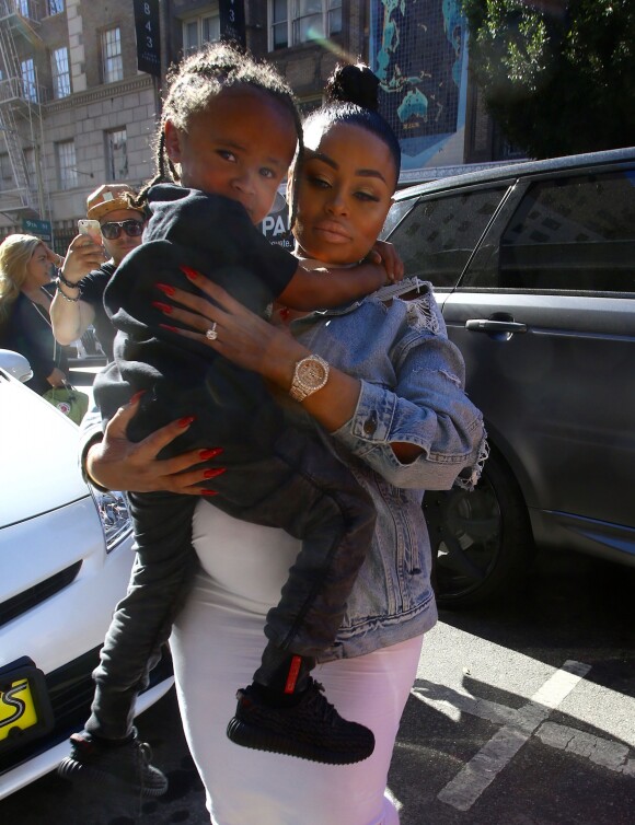 Blac Chyna enceinte avec son fils King Stevenson dans les rues de Los Angeles, le 24 septembre 2016