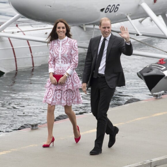 Le prince William et Kate Middleton, duc et duchesse de Cambridge, sont arrivés à Vancouver en hydravion le 25 septembre 2016 pour le deuxième jour de leur visite officielle au Canada.