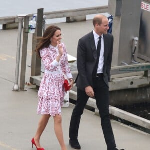 Le prince William et Kate Middleton, duc et duchesse de Cambridge, sont arrivés à Vancouver en hydravion le 25 septembre 2016 pour le deuxième jour de leur visite officielle au Canada.