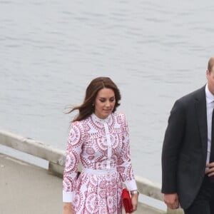 Le prince William et Kate Middleton, duc et duchesse de Cambridge, sont arrivés à Vancouver en hydravion le 25 septembre 2016 pour le deuxième jour de leur visite officielle au Canada.