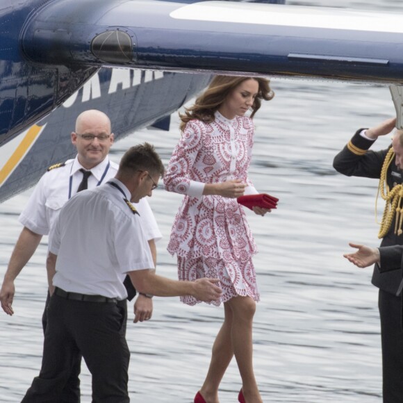 Le prince William et Kate Middleton, duc et duchesse de Cambridge, sont arrivés à Vancouver en hydravion le 25 septembre 2016 pour le deuxième jour de leur visite officielle au Canada.