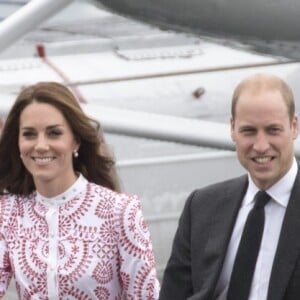 Le prince William et Kate Middleton, duc et duchesse de Cambridge, sont arrivés à Vancouver en hydravion le 25 septembre 2016 pour le deuxième jour de leur visite officielle au Canada.