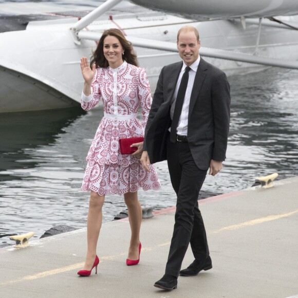 Le prince William et Kate Middleton, duc et duchesse de Cambridge, sont arrivés à Vancouver en hydravion le 25 septembre 2016 pour le deuxième jour de leur visite officielle au Canada.
