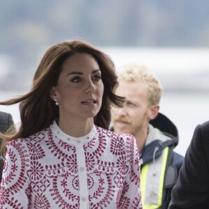 Le prince William et Kate Middleton, duc et duchesse de Cambridge, sont arrivés à Vancouver en hydravion le 25 septembre 2016 pour le deuxième jour de leur visite officielle au Canada.